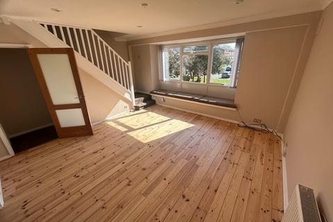 2 bedroom flat to rent, Fairby Road