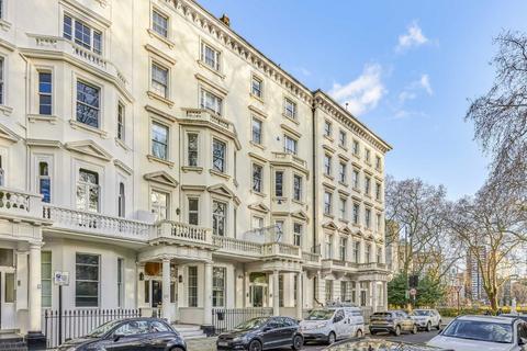 2 bedroom flat to rent, St. Georges Square, London SW1V