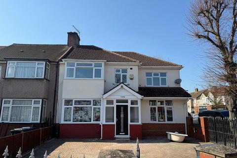 5 bedroom semi-detached house to rent, Mornington Road, Greenford