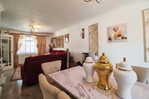 3 bedroom terraced house for sale, Bridge Road, Wickford SS11