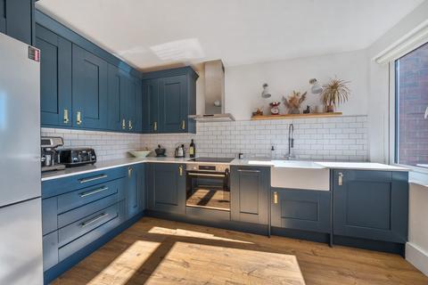 2 bedroom flat for sale, Augustus Road, Southfields, SW19