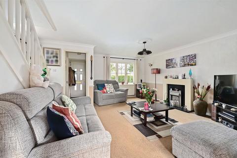 4 bedroom detached house for sale, Larch Way, Hampshire GU14