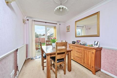 4 bedroom detached house for sale, Larch Way, Hampshire GU14