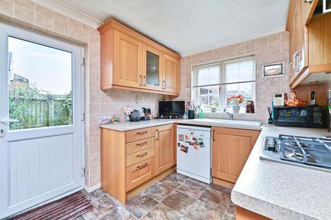 4 bedroom detached house for sale, Larch Way, Hampshire GU14