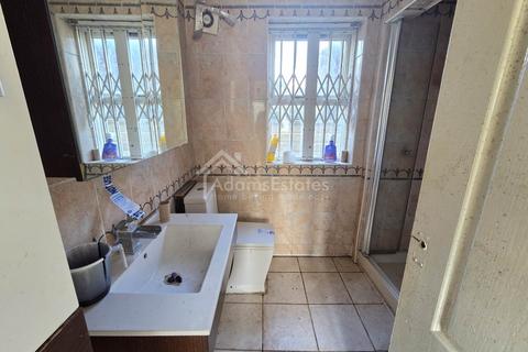 5 bedroom semi-detached house for sale, Staincliffe Road, Dewsbury