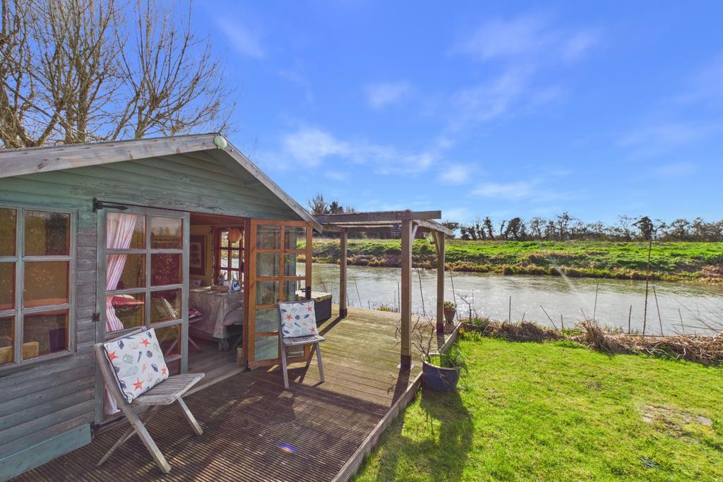 Summer House and Riverside views