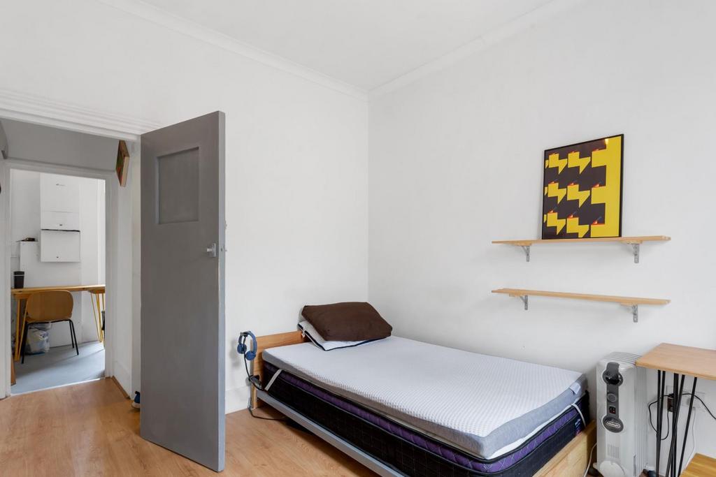 Reception/bedroom