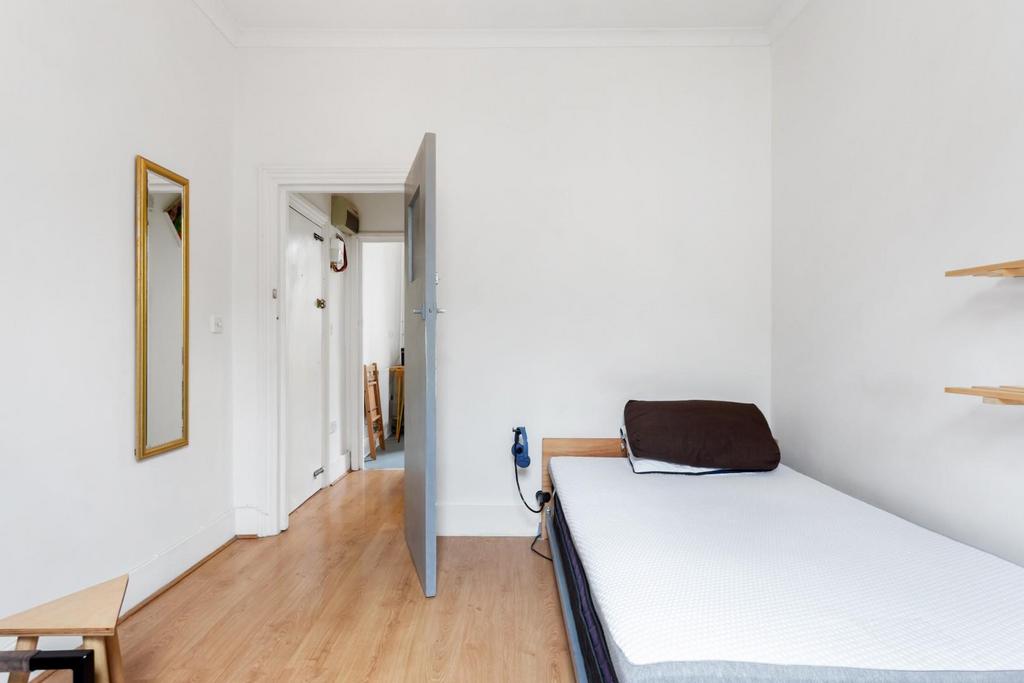 Reception/bedroom