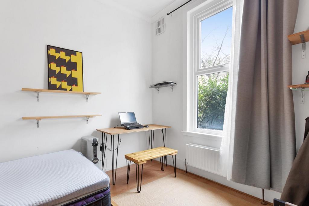 Reception/bedroom