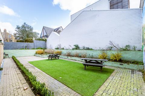 2 bedroom flat for sale, Brixton Hill, London, SW2