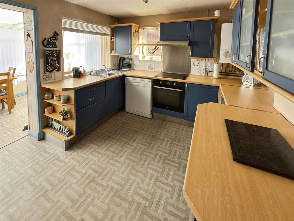 33 Dixon Dr  (10).jpg