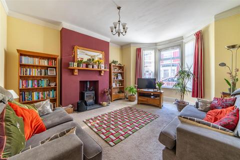 4 bedroom terraced house to rent, Laburnum Avenue, Wallsend