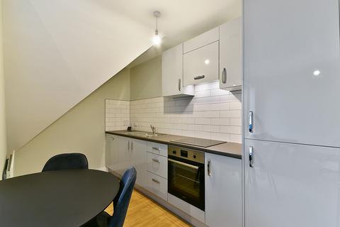 2 bedroom apartment to rent, Weavers Yard, Newbury Newbury RG14