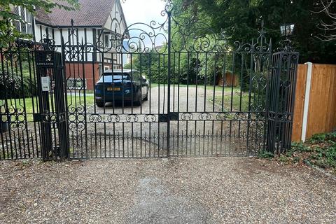 undefined, Fishery Road, Bray, SL6