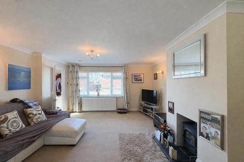 3 bedroom end of terrace house for sale, The Vineries, Burgess Hill