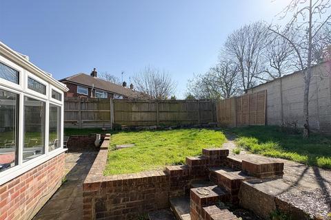 3 bedroom end of terrace house for sale, The Vineries, Burgess Hill