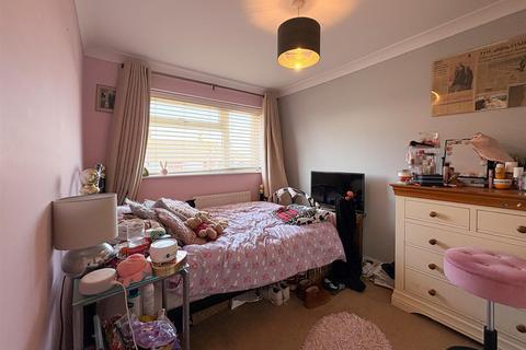 3 bedroom end of terrace house for sale, The Vineries, Burgess Hill