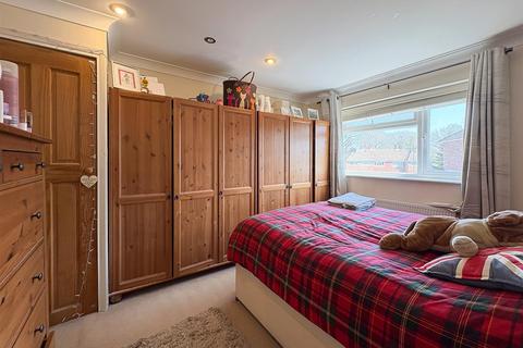3 bedroom end of terrace house for sale, The Vineries, Burgess Hill
