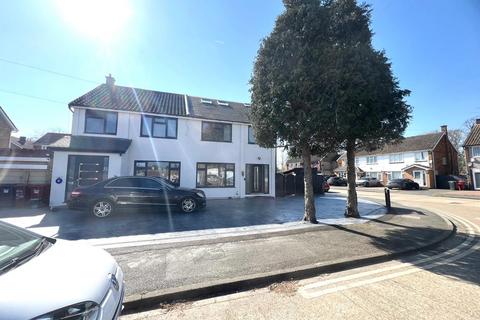 undefined, Dawley Ride, Colnbrook SL3