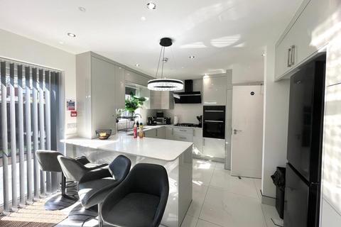 undefined, Dawley Ride, Colnbrook SL3