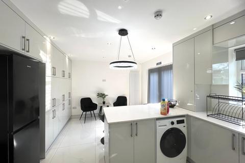 undefined, Dawley Ride, Colnbrook SL3