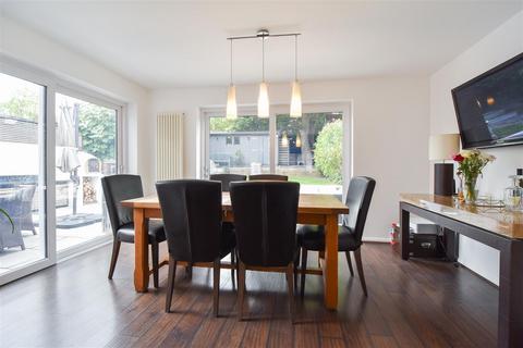4 bedroom semi-detached house for sale, Glen Hazel, Hook End, Brentwood
