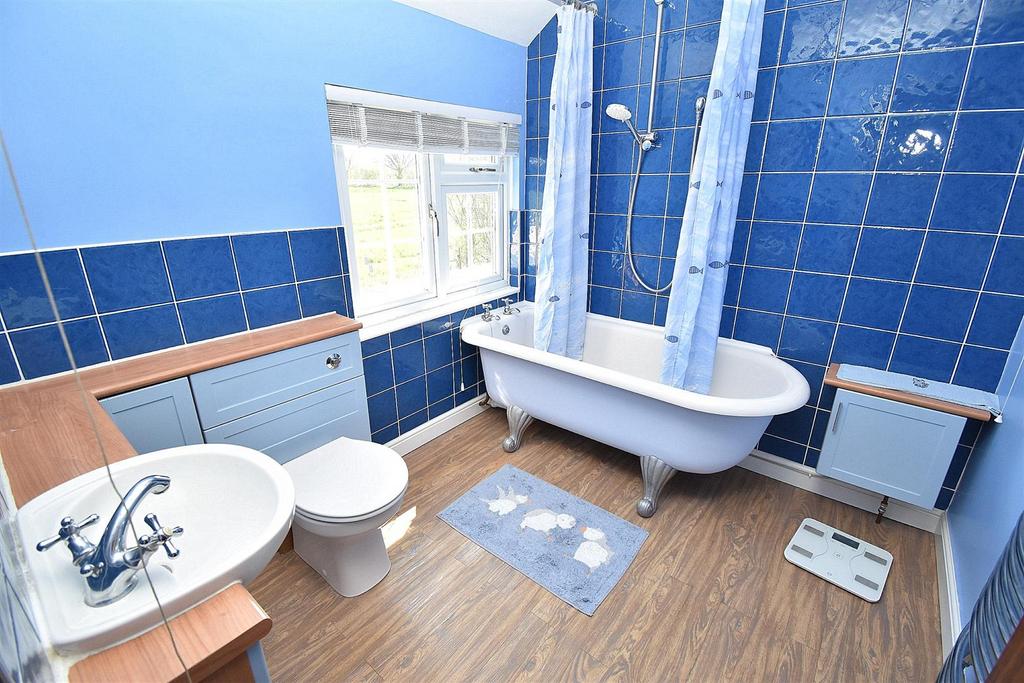 Bathroom.jpg