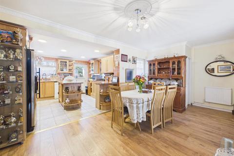 4 bedroom terraced house for sale, Castleton Road, Ruislip HA4