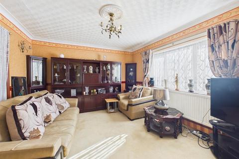 4 bedroom terraced house for sale, Castleton Road, Ruislip HA4