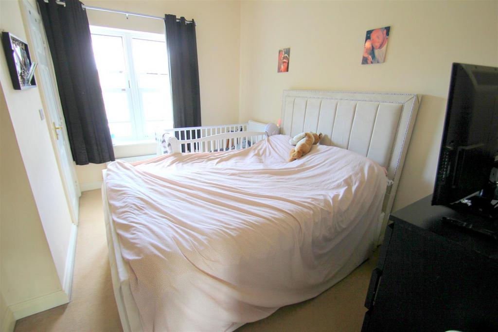 Master Bedroom (16).JPG