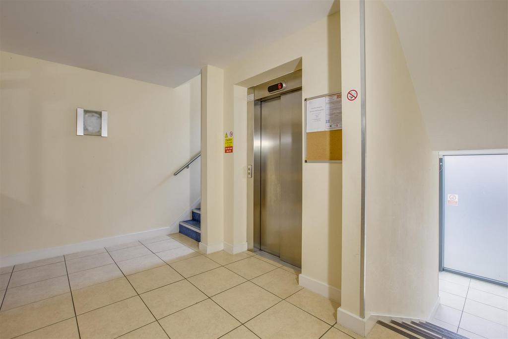 16 Bankside, Corporation Street, HP13 6 TA-12.jpg