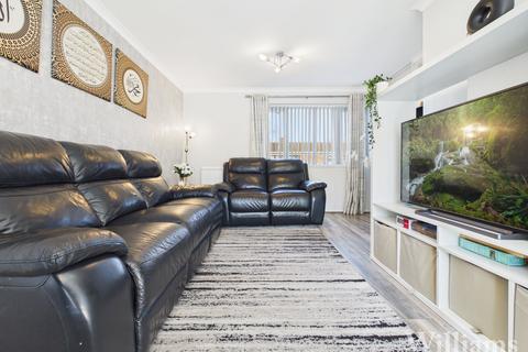 3 bedroom terraced house for sale, Cotswold Green, Aylesbury HP20