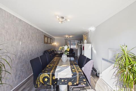 3 bedroom terraced house for sale, Cotswold Green, Aylesbury HP20
