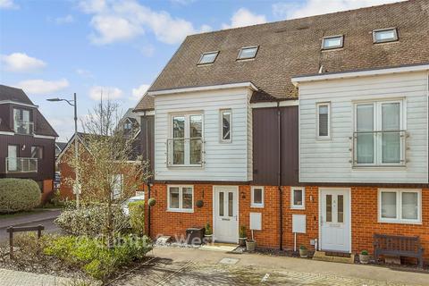 3 bedroom end of terrace house for sale, Huxley Drive, Oxted RH8