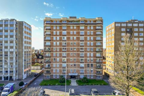 2 bedroom flat for sale, Grand Avenue, Hove, BN3