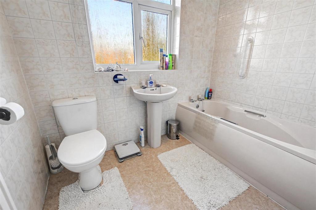 Bathroom 1.jpeg