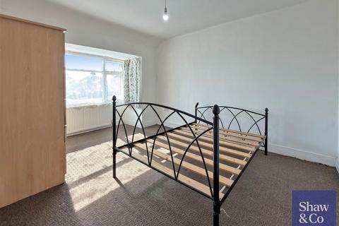 3 bedroom house for sale, Hinton Avenue, Hounslow TW4