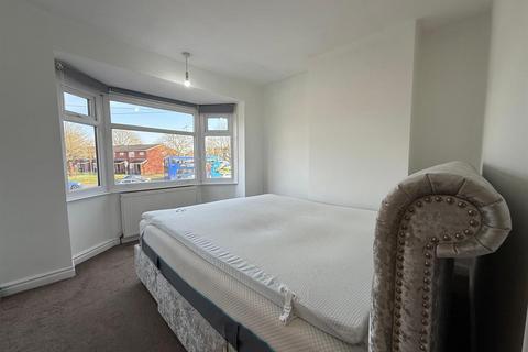3 bedroom terraced house to rent, All Saints Way, West Bromwich