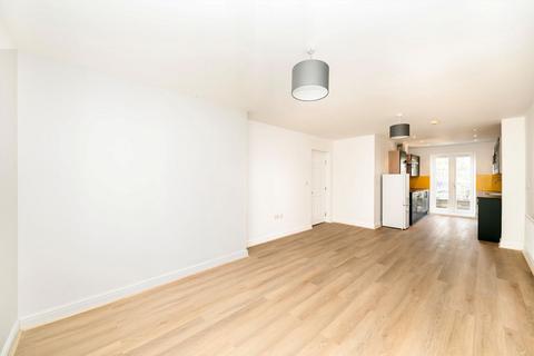 2 bedroom flat to rent, Kelly Avenue, London SE15