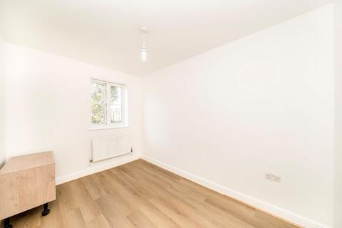 2 bedroom flat to rent, Kelly Avenue, London SE15