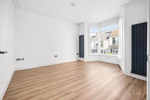 3 bedroom terraced house to rent, Kings Rd, Swansea