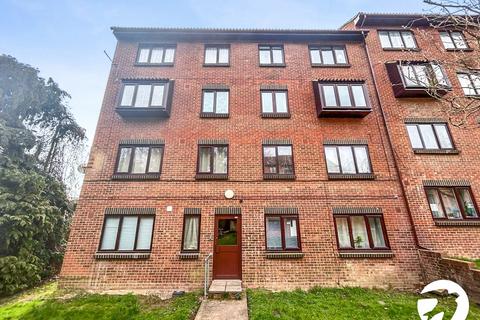 2 bedroom flat to rent, Lesley Place, Buckland Hill, Maidstone, Kent, ME16