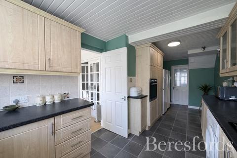 3 bedroom semi-detached house for sale, Eyhurst Avenue, Hornchurch, RM12