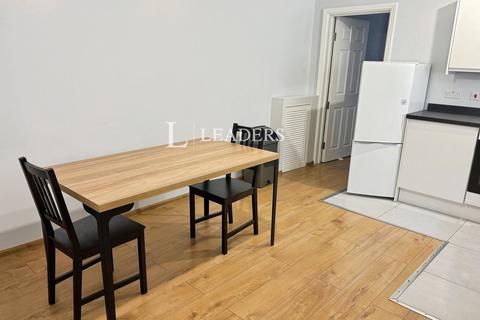 1 bedroom flat to rent, Commercial Road, SO15