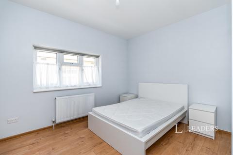 undefined, Commercial Road, SO15