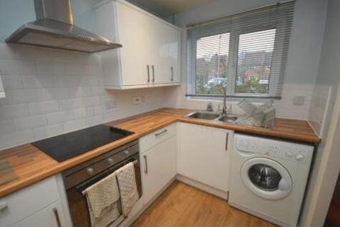 2 bedroom terraced house to rent, Herons Court, West Bridgford, Nottingham, Nottinghamshire, NG2