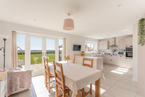 3 bedroom detached house for sale, Field View Close, Norwich NR16
