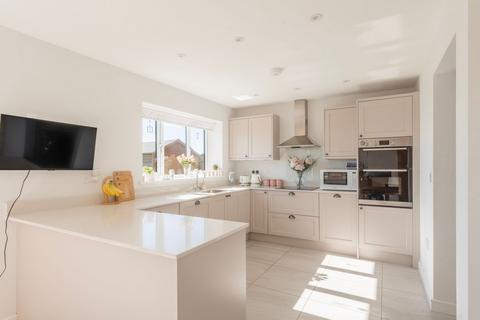 3 bedroom detached house for sale, Field View Close, Norwich NR16