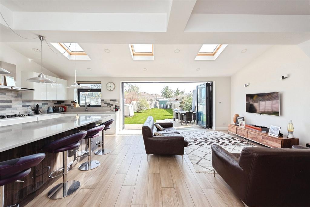 Kitchen/Dayroom