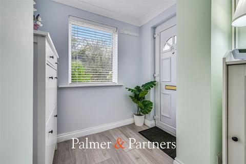 3 bedroom semi-detached house for sale, Camellia Close, Essex CM1